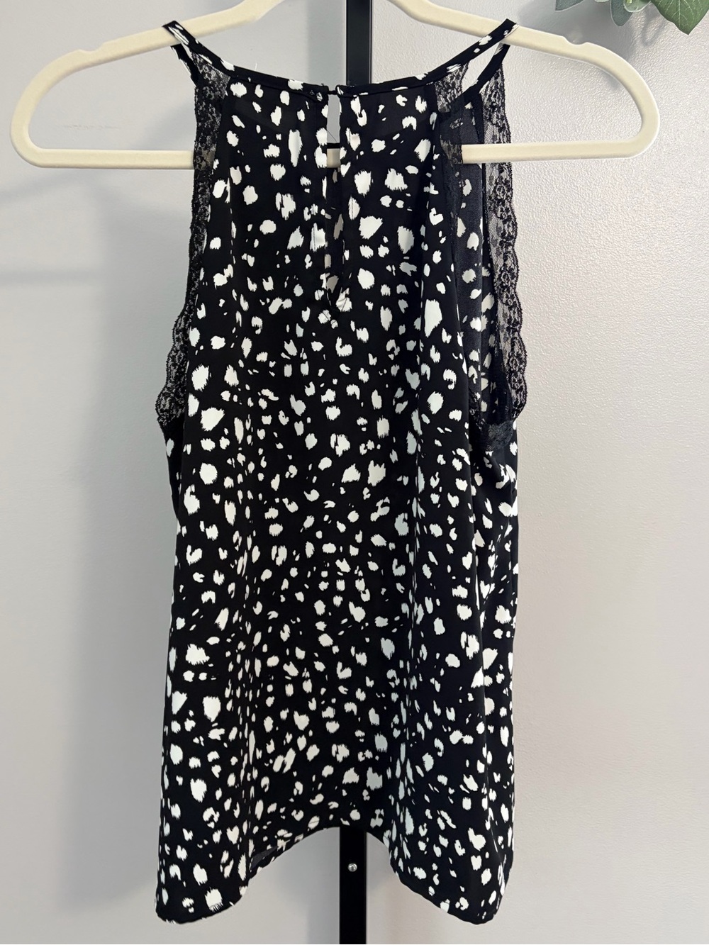 eesome Black & White Printed Halter Tank with Lace Sides - Picture 4 of 16